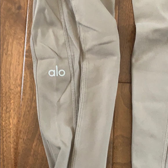 Alo Everlast Leggings - Picture 4 of 5